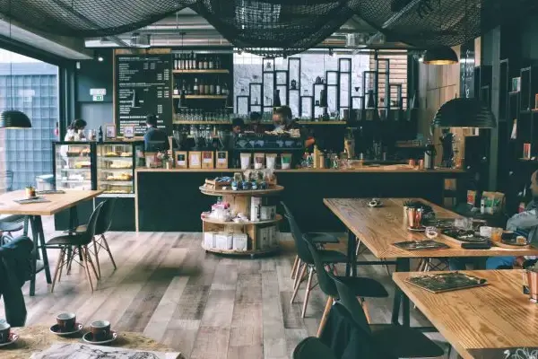 D’un snack à un restaurant : un changement d’activité qui mène à la résiliation du bail