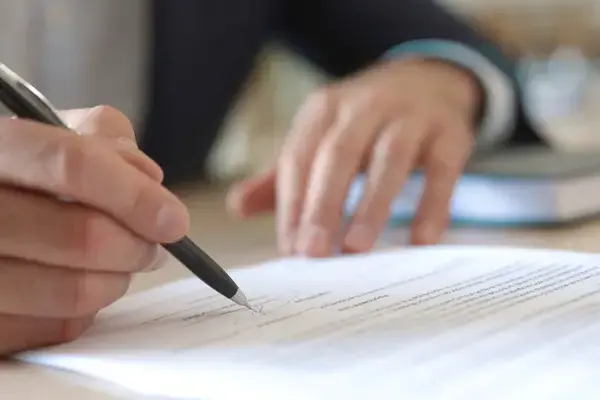 Un bail commercial signé par une personne physique pour le compte d’une société en cours de constitution et la question de la co-titularité